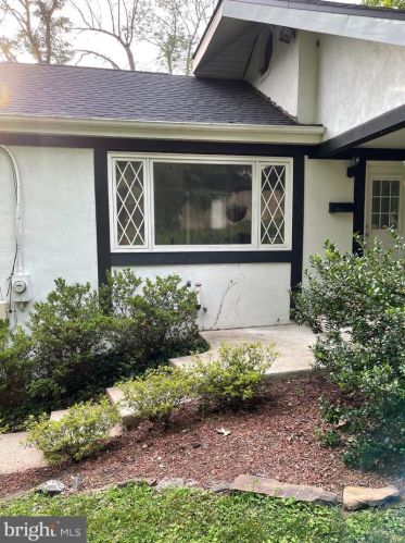 4 Jacobs Creek Rd, Trenton NJ  08628-1704 exterior