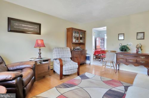 60 Baugher Dr, Hanover PA 17331-4004 exterior