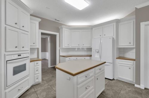 16 Westchester Dr, Conroe TX  77304-1144 exterior