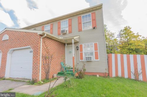 2061 Wyatt Cir, York, PA 17315-3675