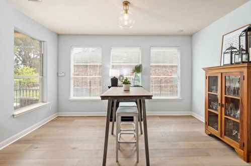 7904 Crandall Rd, Austin TX  78739-1910 exterior