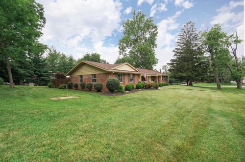 3157 Carlos Dr, Cincinnati, OH 45251-1001