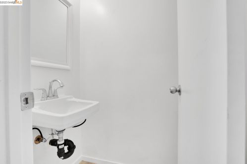 27492 Ponderosa Ct, Hayward CA  94545-4129 exterior