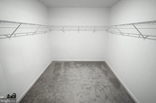 1009 Glen View Dr, York PA  17403-9680 exterior