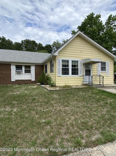 109 Hudson Pkwy, Lakehurst, NJ 08759-6311
