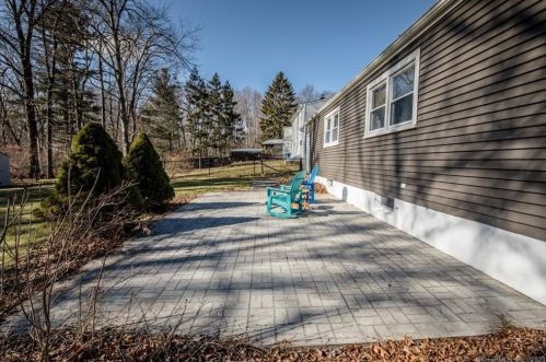 26 Sunrise Cir, Wallingford CT  06492-3225 exterior