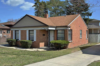 8225 Waukegan Rd, Niles IL  60714-2647 exterior