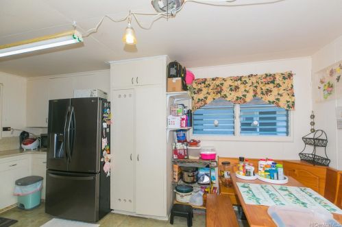 831 Hind Iuka Dr, Honolulu HI  96821-1727 exterior