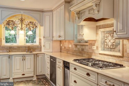 104 Treaty Elm Ln, Tavistock NJ 08033-3413 exterior