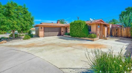 421 Robinhood Ln, Redlands, CA 92373-5705