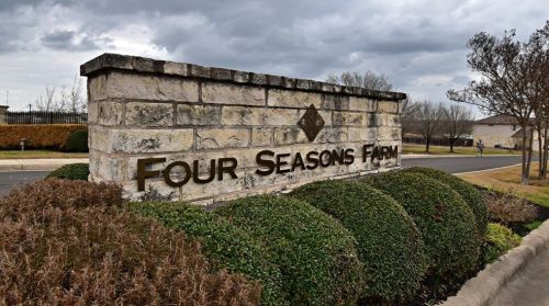 1065 Four Seasons Farm Dr, Uhland TX 78640-5765 exterior