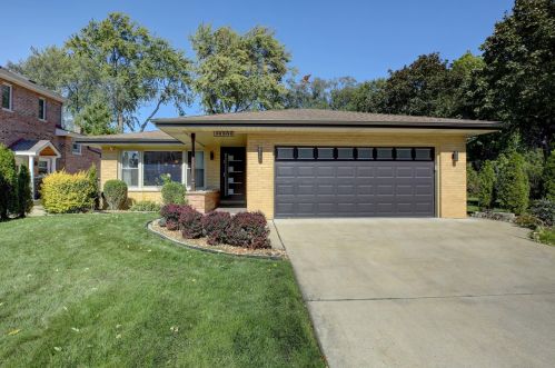 6906 Jarvis Ave, Niles IL  60714-4016 exterior