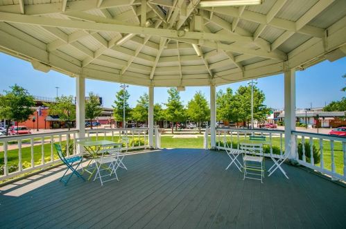 1508 Jackson St, Carrollton TX 75006-6255 exterior