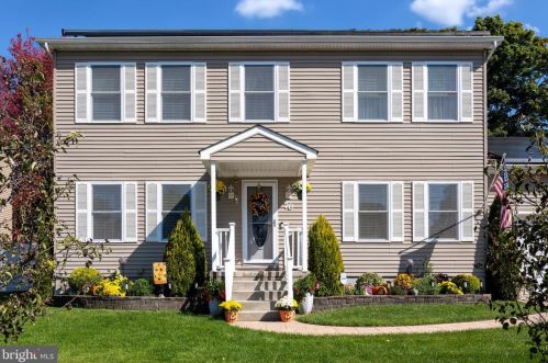 70 Quimby Ave, Trenton, NJ 08610-2247