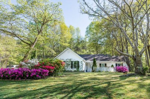65 Brooke Pl, Newnan, GA 30265-1359