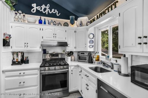 37 Walnut Ave, Tinton Falls NJ 07701-6132 exterior