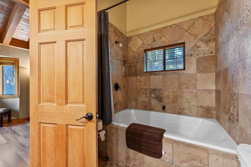 11030 Ski Slope Way, Truckee CA  96161-6603 exterior