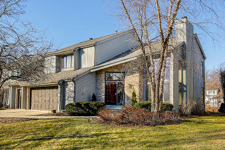 2040 Nachtman Ct, Wheaton, IL 60187-3300