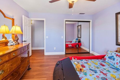 1597 Parkview Dr, Vista CA  92081-8750 exterior