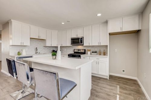 290 Gannet Dr, Vista CA  92083-3011 exterior