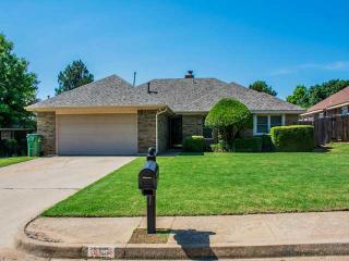316 Parkland Dr, Yukon, OK 73099-5921