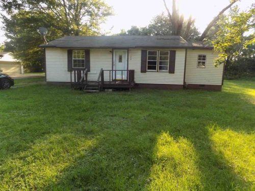 202 Lyndale St, Trenton, TN 38382-3711