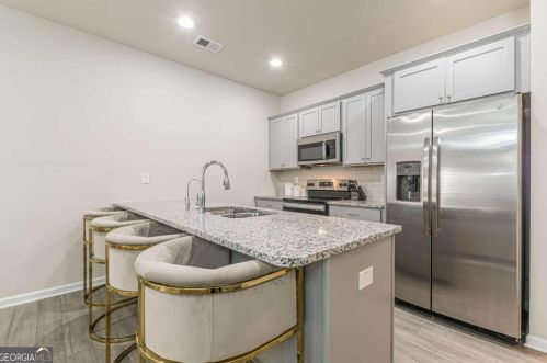 3128 Meadowstone Ln, Atlanta GA  30331-2939 exterior