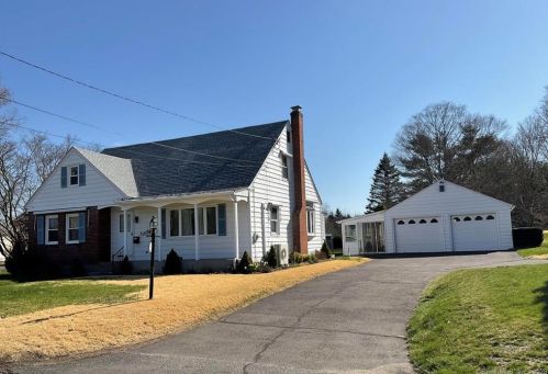 24 Forest St, Middletown, CT 06457-3512