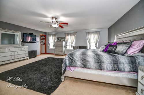 708 Bay Shore Dr, Pingree Grove IL  60140-9144 exterior