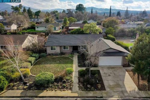 5210 Jomar Dr, Concord CA  94521-2343 exterior