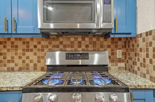 8408 Dixon Dr, Austin TX  78745-7515 exterior