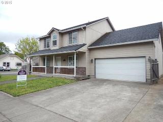 944 66 St, Springfield OR  97478-7112 exterior