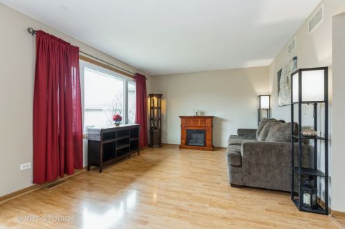 805 Pine Needle Ln, Joliet, IL 60432-0719