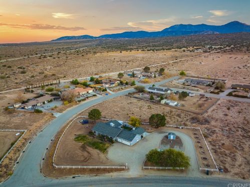 32160 Crystalaire Dr, Crystalaire, CA 93544-1202
