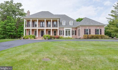 1164 Millwood Pond Dr, Herndon, VA 20170-2365