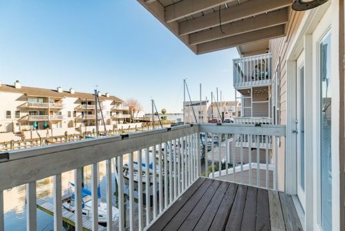 22 Mariner Village Dr, Taylor Lake Village TX 77586-5448 exterior