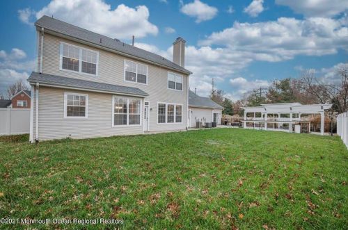 140 Plumstead Dr, East Freehold NJ  07728-9513 exterior