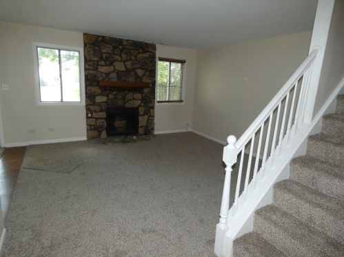 481 Minnesota Cir, Carol Stream, IL 60188-9217