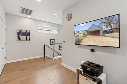 3213 Aldwyche Dr, Austin TX  78704 exterior