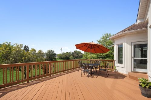 6870 Fieldstone Dr, Willowbrook IL  60527-6968 exterior