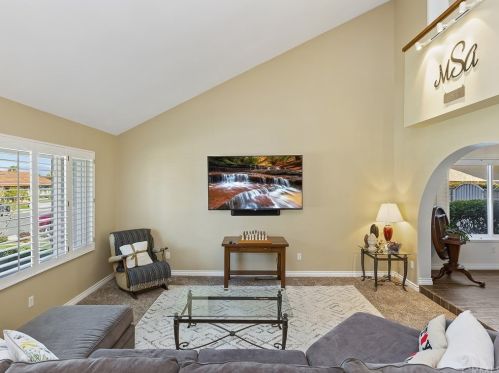 6718 Rycroft Dr, Riverside CA  92506-5315 exterior