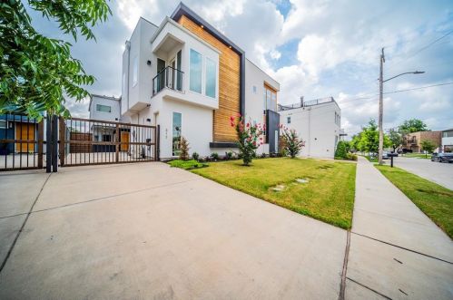 317 Templeton Dr, Fort Worth, TX 76107-1929