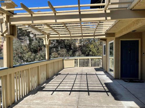 1027 Imperial Pl, Hayward CA  94541-4034 exterior