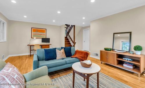 10 Lefferts Ct, Middletown NJ  07748-3031 exterior
