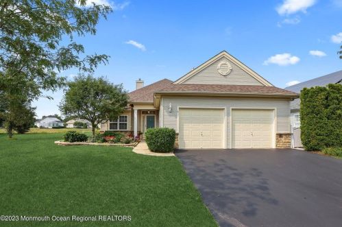 5 Gascony Cir, Lakehurst, NJ 08759-6090