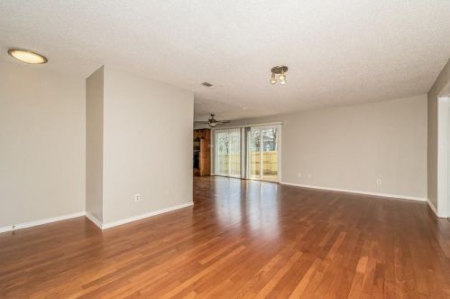 112 Bluebonnet Dr, Lewisville, TX 75077-6802