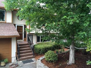 8533 Santiam Dr, Tualatin, OR 97062-9160