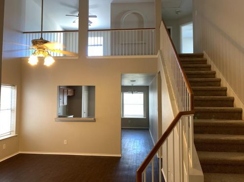 295 Strawn, Uhland TX  78640-4318 exterior