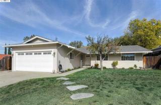 282 Mission Dr, Pleasanton, CA 94566-7628