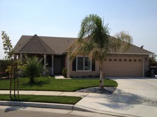 1147 Tranquility Cir, Lemoore, CA 93245-9150